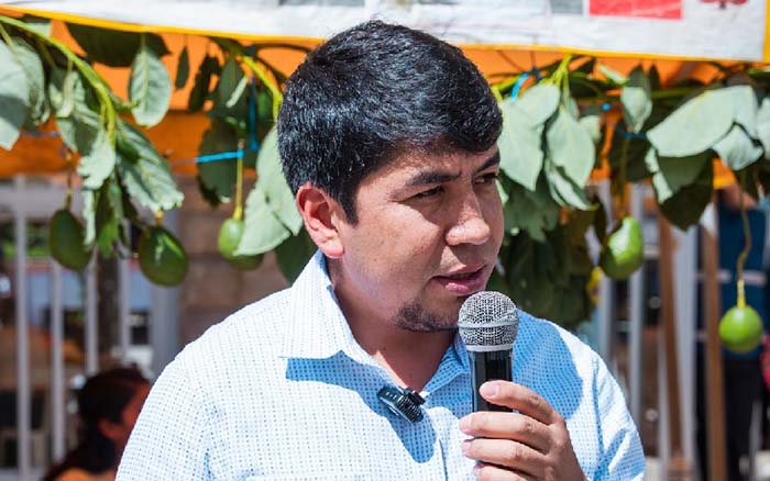Expectoran a cuestionado gerente de Talavera de elecciones internas del cercado de Chicmo 